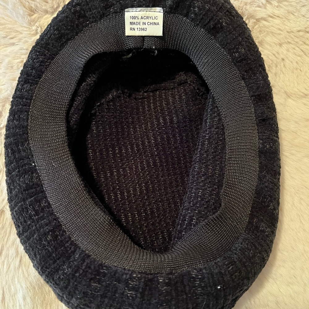 Women’s vintage black knit acrylic beanie